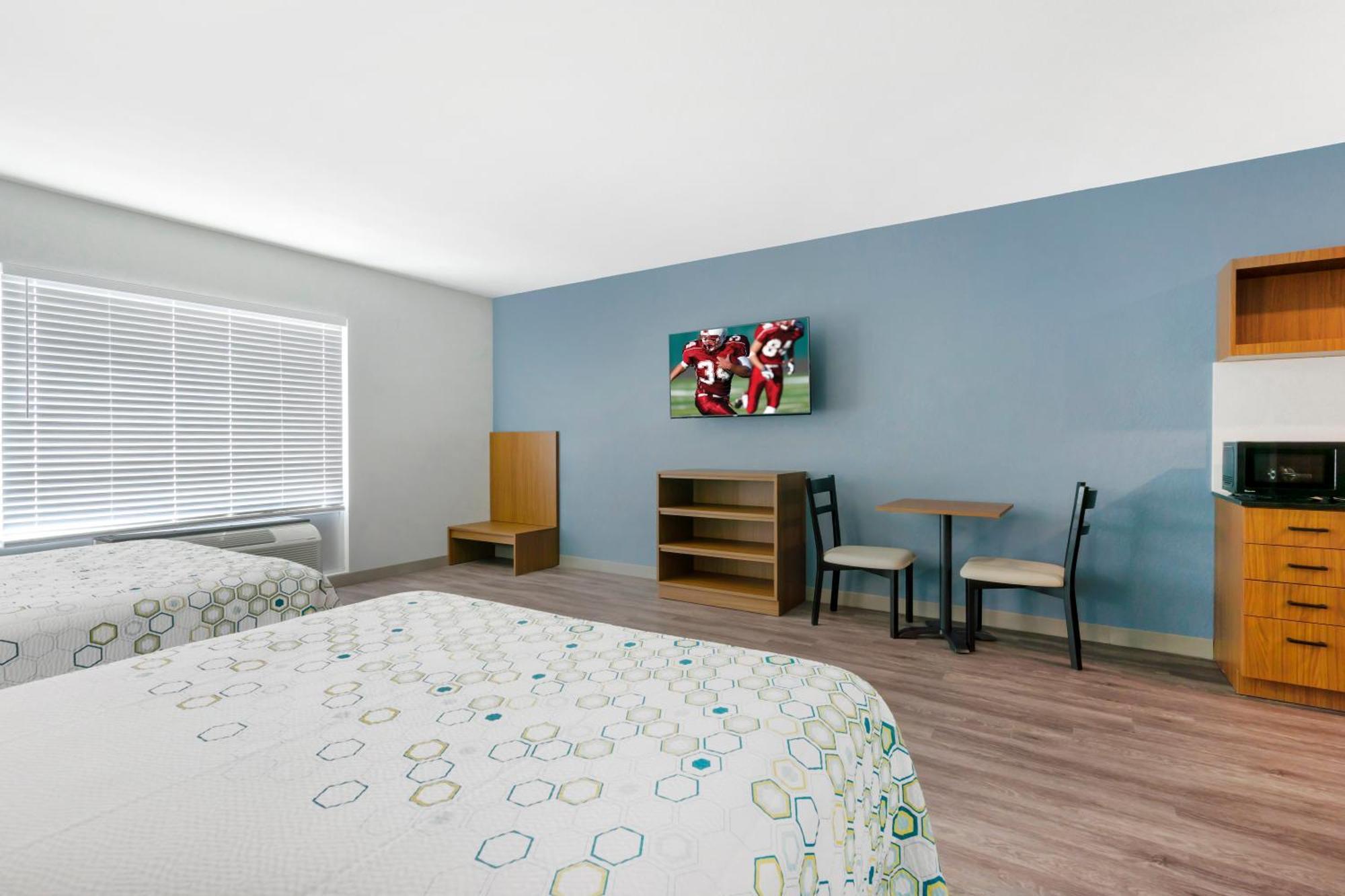 Hometowne Studios By Red Roof Tampa - Airport Exterior foto